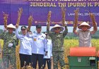 Panglima TNI Dampingi Menhan RI Tinjau Panen Kedelai Garuda Merah Putih di Lampung Utara