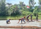 Satgas TMMD ke-126 Semangat Gotong Royong Lanjutkan Pengecoran Jalan di Kampung Babak