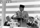 Soekarno: Sang Proklamator, Arsitek Bangsa, dan Jejak Kehidupan Penuh Perjuangan
