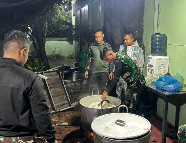 TNI AD Operasionalkan Dapur Lapangan di Aceh dan Sumbar untuk Bantu Korban Banjir dan Longsor