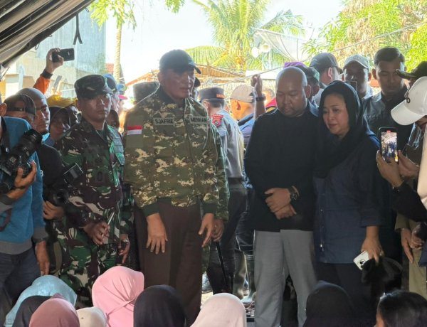 Panglima TNI Dampingi Menhan RI Tinjau Langsung Pengungsi Banjir di Pidie Jaya, Aceh