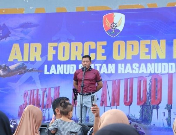 Ribuan Warga Masyarakat Meriahkan Open Base Lanud Sultan Hasanuddin 2025