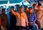 Panglima TNI Dampingi Presiden RI Tinjau Posko Pengungsian dan Dapur Lapangan di Padang Pariaman