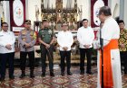 Panglima TNI Dampingi Menko Polkam Tinjau Pengamanan Gereja Jelang Natal 2025