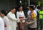 Polri Hadir Jaga Toleransi, Kapolres Jembrana Dampingi Forkopimda Kunjungi Gereja Jelang Natal 2025