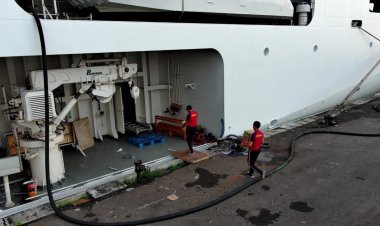 Tanjung Datu-301 Salurkan Bantuan Korban Bencana di Sumatra