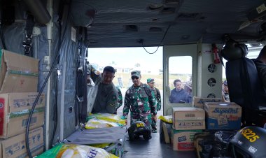 TNI Salurkan Bantuan Menggunakan Helikopter ke Desa Sibalanga