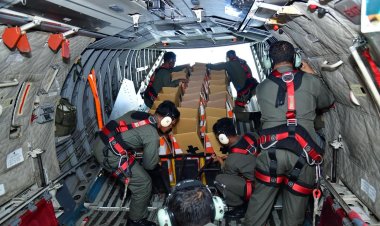 TNI Sukses Terjunkan 90 Helibox Sembako ke Desa Terisolasi Tapanuli Utara