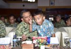 Momen Haru, Dankodaeral X Makan Satu Piring Berdua Dengan Siswa TK Hangtuah Jayapura