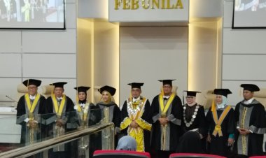 Ukhti Ciptawaty Resmi Raih Gelar Doktor ke-54 Program Doktor Ilmu Ekonomi Unila, Teliti Efektivitas BPNT dan PKH