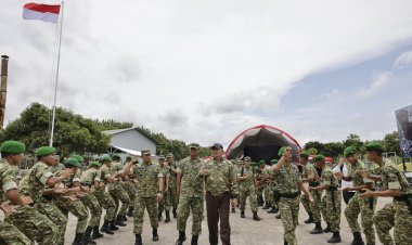Wapang TNI Dampingi Menhan RI Tinjau Yonif TP 888, Perkuat Pertahanan Negara