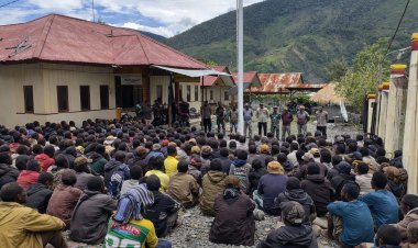 Koramil 1714-01/Ilu Kawal Aksi Demo Damai Masyarakat Distrik Ilu (20 Kampung) di Kabupaten Puncak Jaya