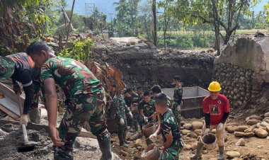 TNI AD Bangun Jembatan Gantung di Bonjol Pasaman, Percepat Pemulihan Akses Warga Pascabencana
