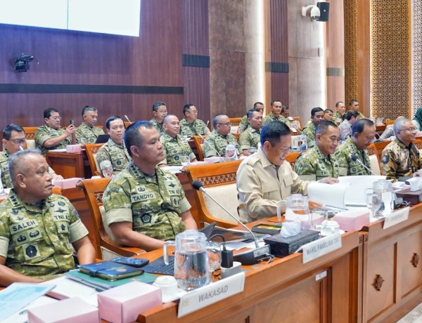 Wapang TNI dan Wamenhan RI Bahas Penguatan Alutsista dalam Rapat Kerja Komisi I di DPR RI