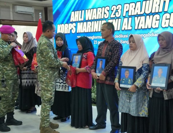 Wujud Empati, Panglima TNI Hadir Kuatkan Keluarga Prajurit Marinir yang Gugur