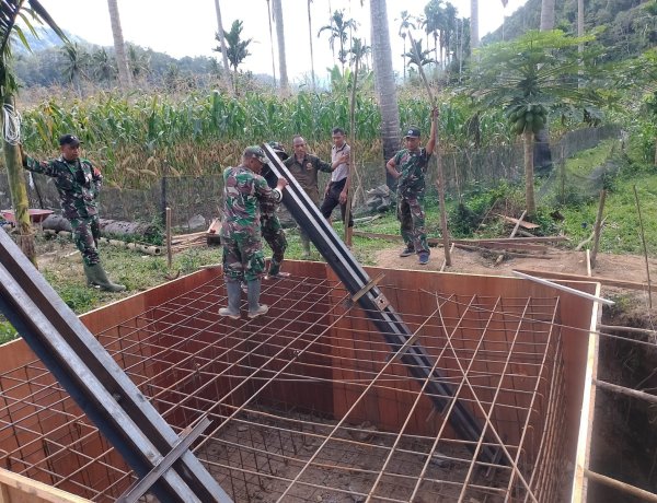 TNI AD Percepat Pembangunan Jembatan Gantung di Lima Puluh Kota, Akses Warga Segera Pulih