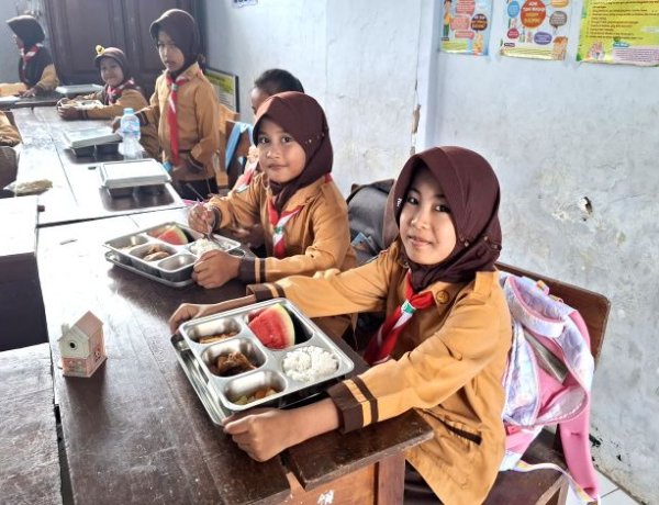Makan Bergizi Gratis: Gizi Meningkat, Semangat Belajar Siswa Meroket