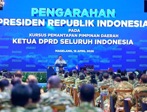Panglima TNI Dampingi Presiden RI Berikan Pengarahan kepada Ketua DPRD Seluruh Indonesia