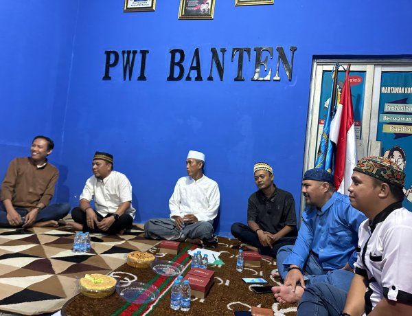 PWI Banten Gelar Yasin dan Tahlil Hari Ke-4 untuk Almarhum Zulmansyah Sekedang
